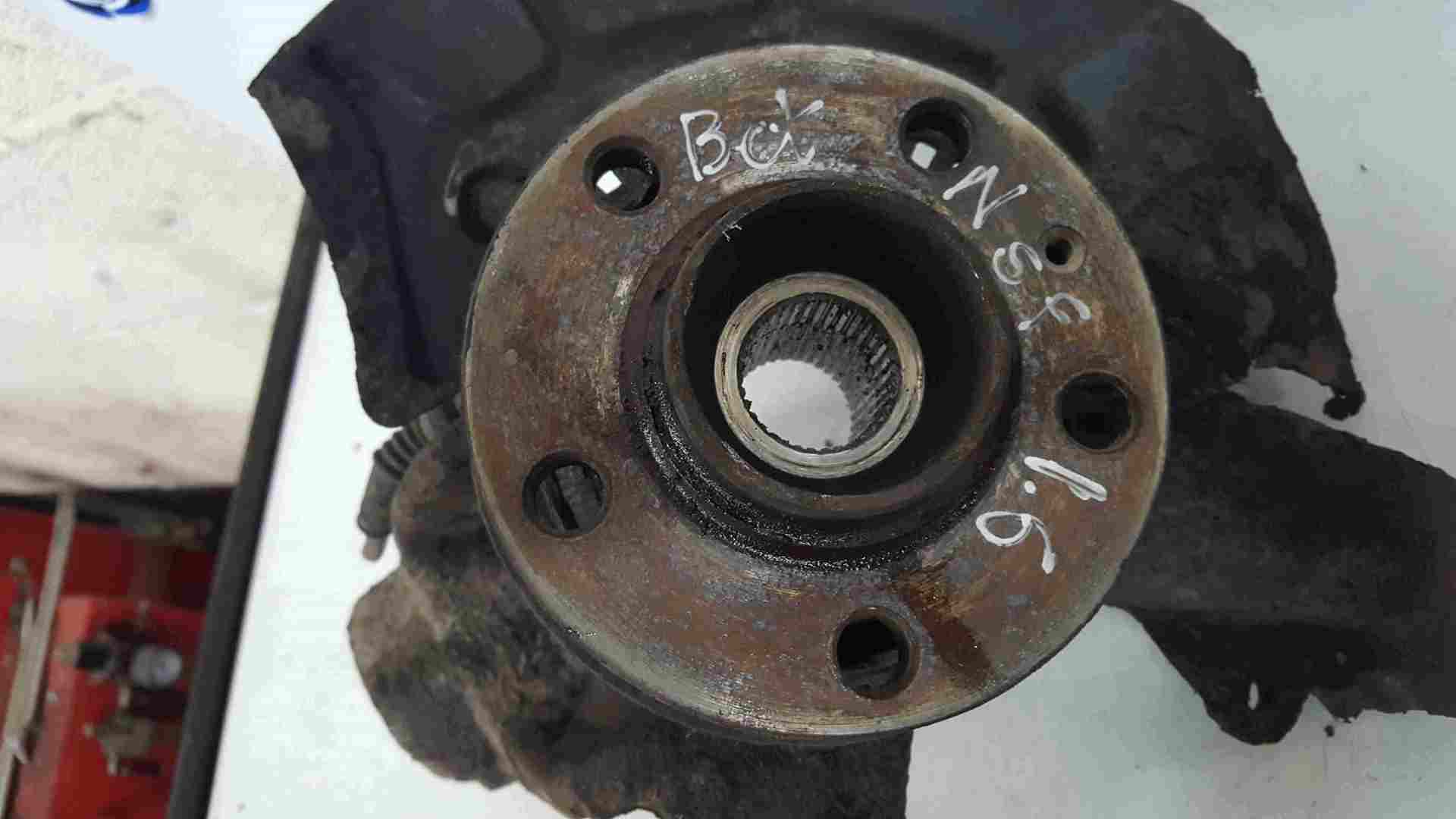Volkswagen Beetle 1999-2006 1.6 8v Passenger NSF Front Wheel Hub + Bearing