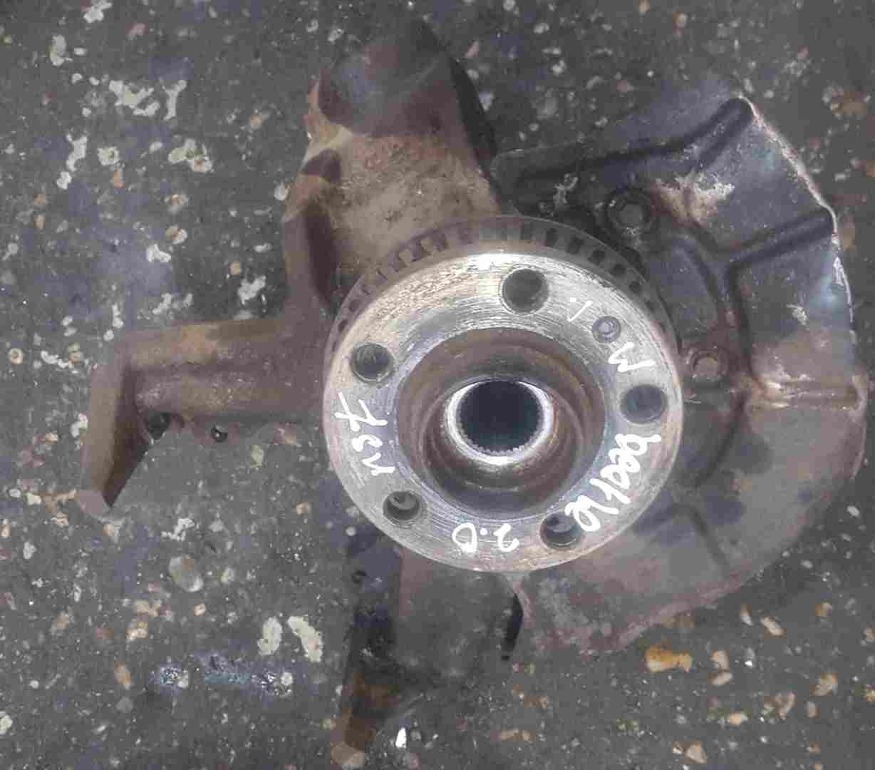 Volkswagen Beetle 1999-2006 2.0 8v Passenger NSF Front Wheel Hub