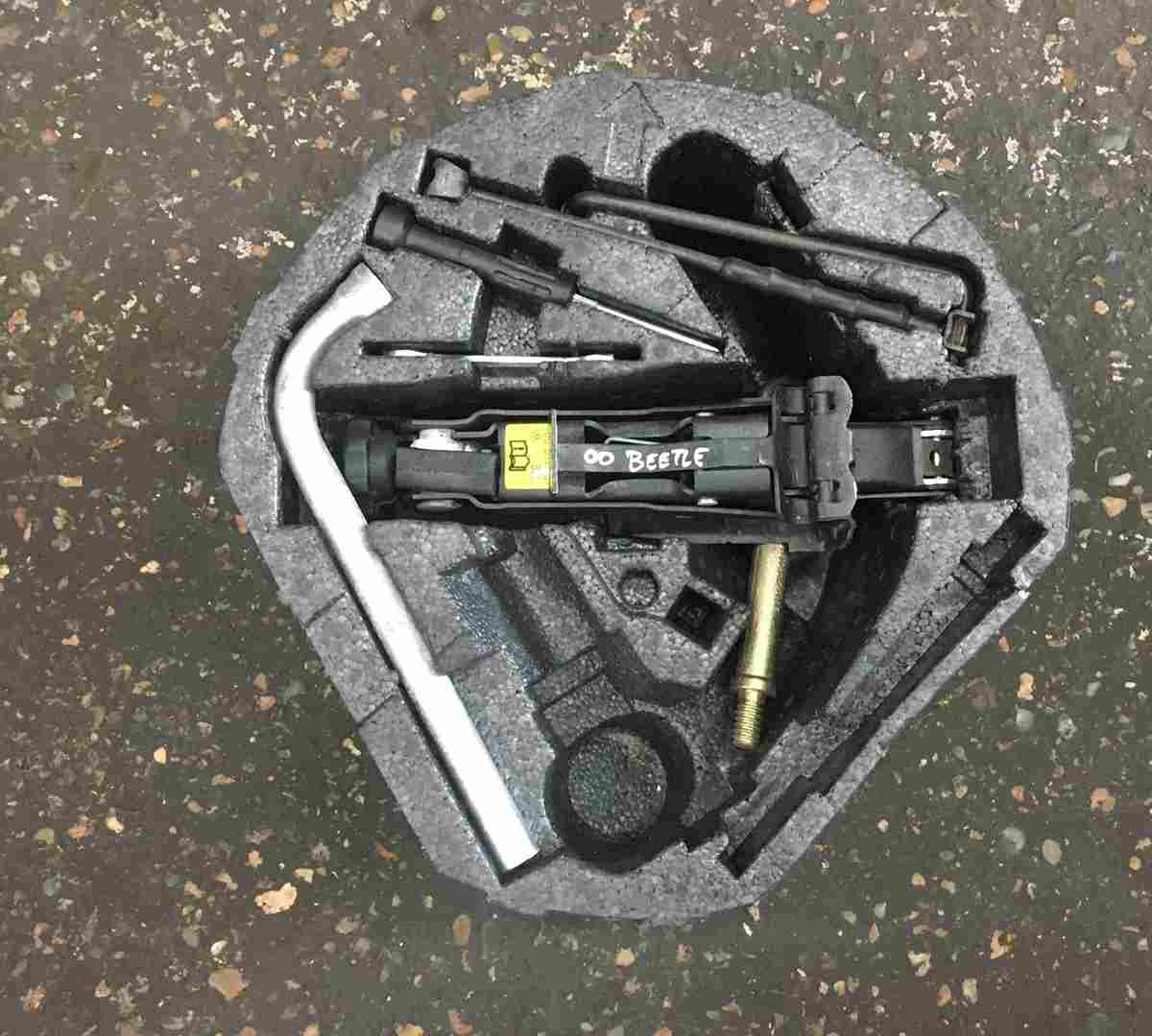 Volkswagen Beetle + Convertible 2001-2006 Spare Wheel Jack Set