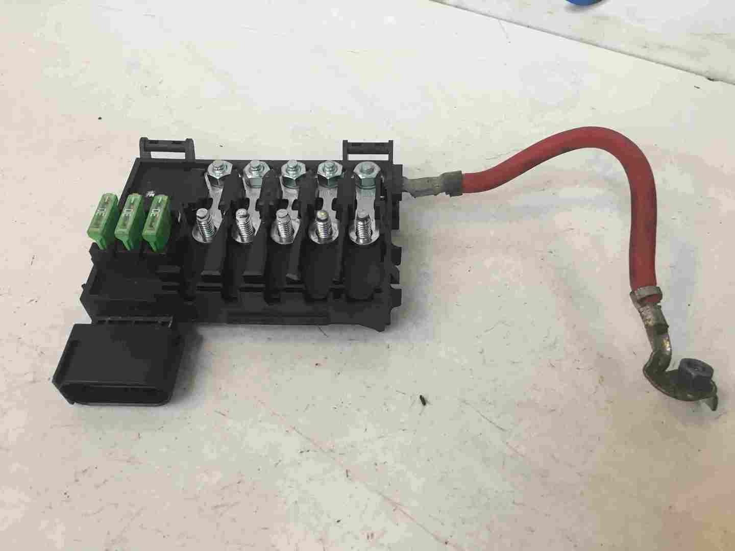 Volkswagen Beetle 2006-2011 Fuse Box Battery Terminal 1J0937617D