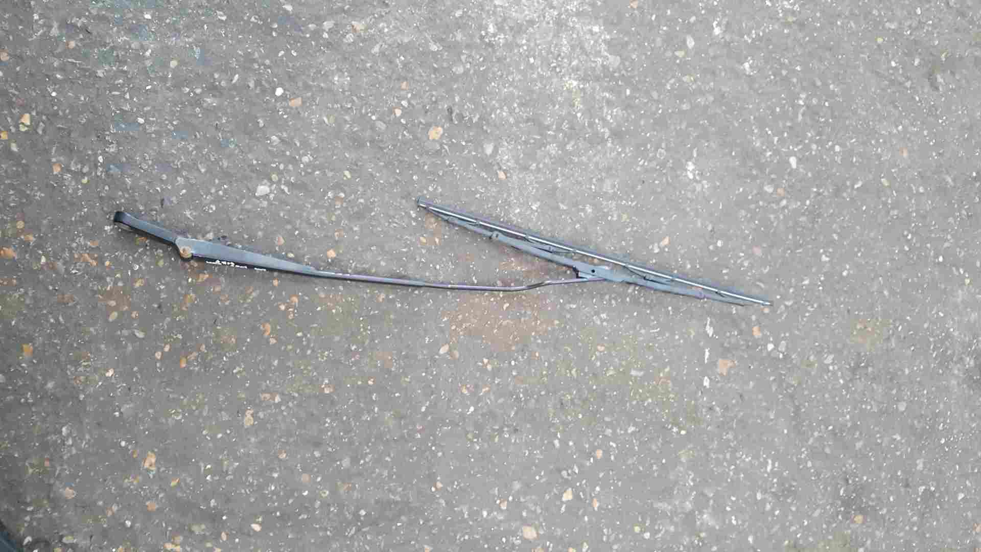 Volkswagen Beetle Convertible 2002-2011 Passenger NSF Front Windscreen Wiper Arm