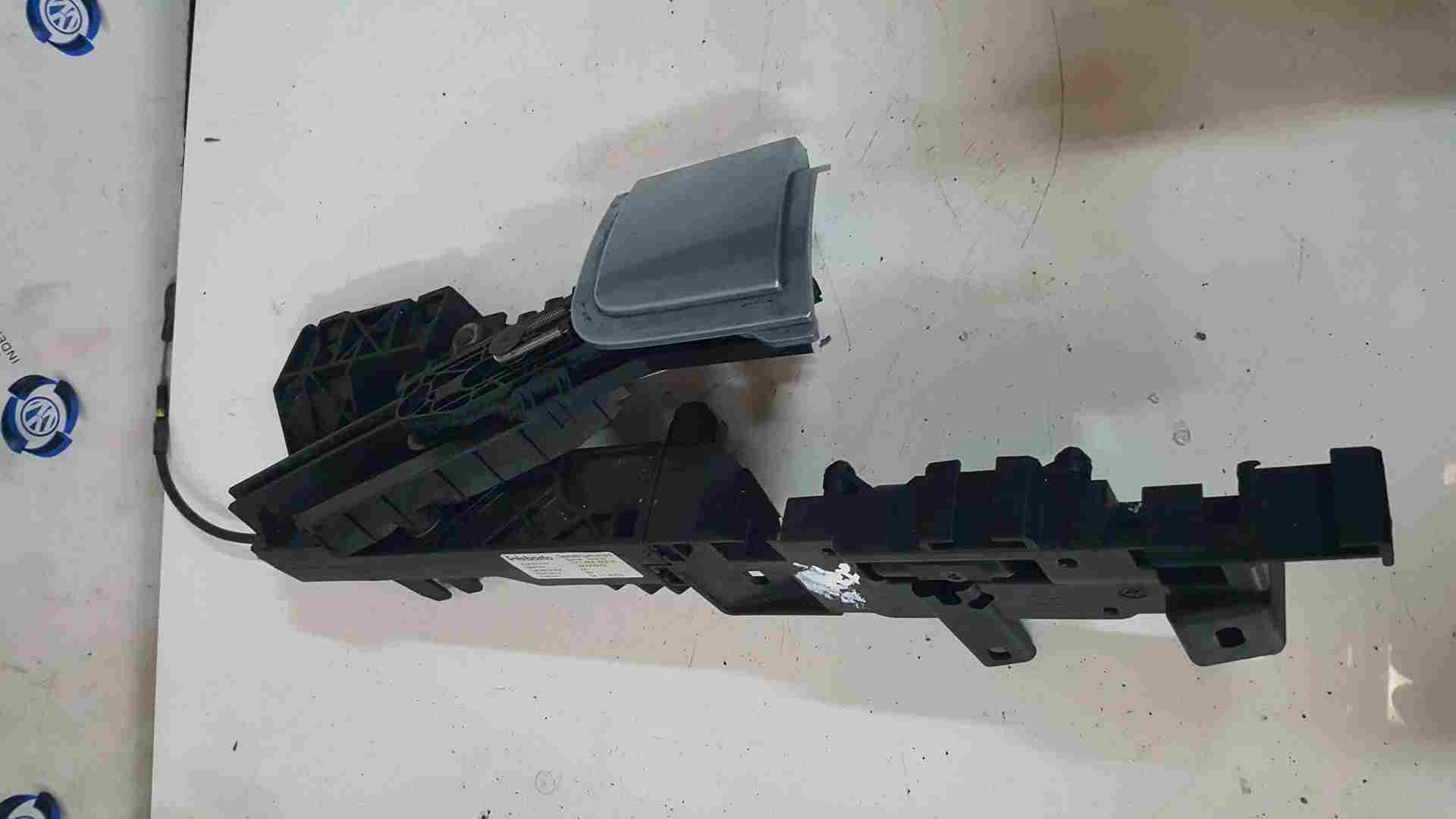 Volkswagen Beetle Convertible 2002-2006 Drivers OSR Rear Roof Flap Mechanism BLU