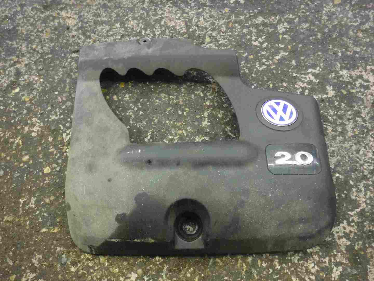 Volkswagen Bora 1998-2005 2.0 8v Engine Cover Plastic 06A103925AJ