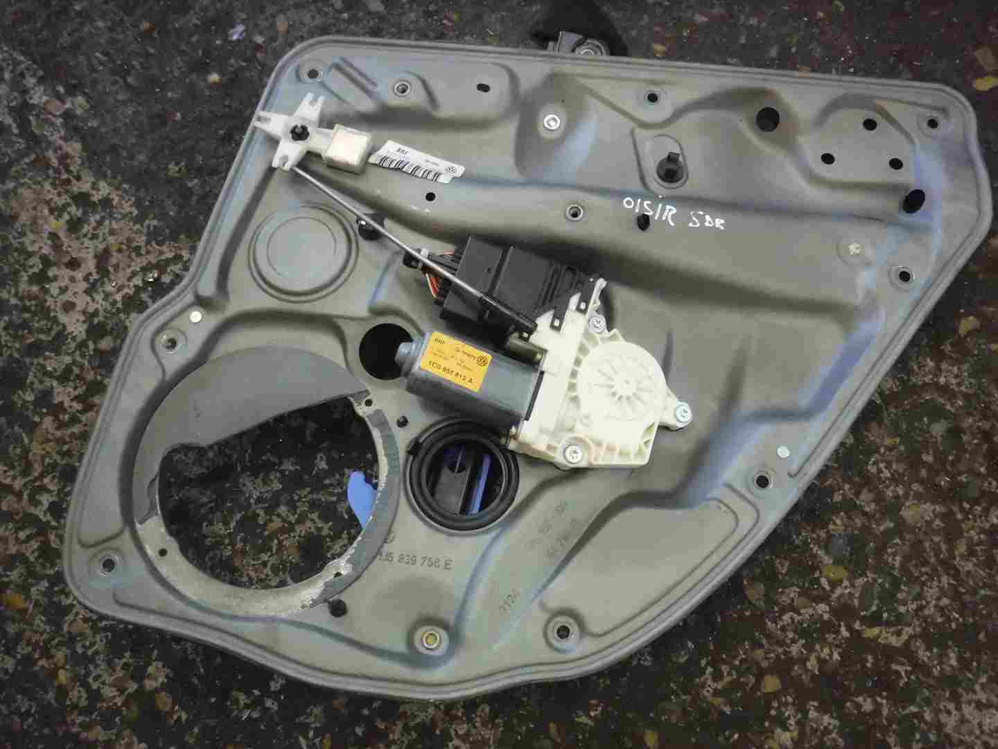 Volkswagen Bora 1998-2005 Drivers OSR Rear Window Motor  Regulator 1J5839730H