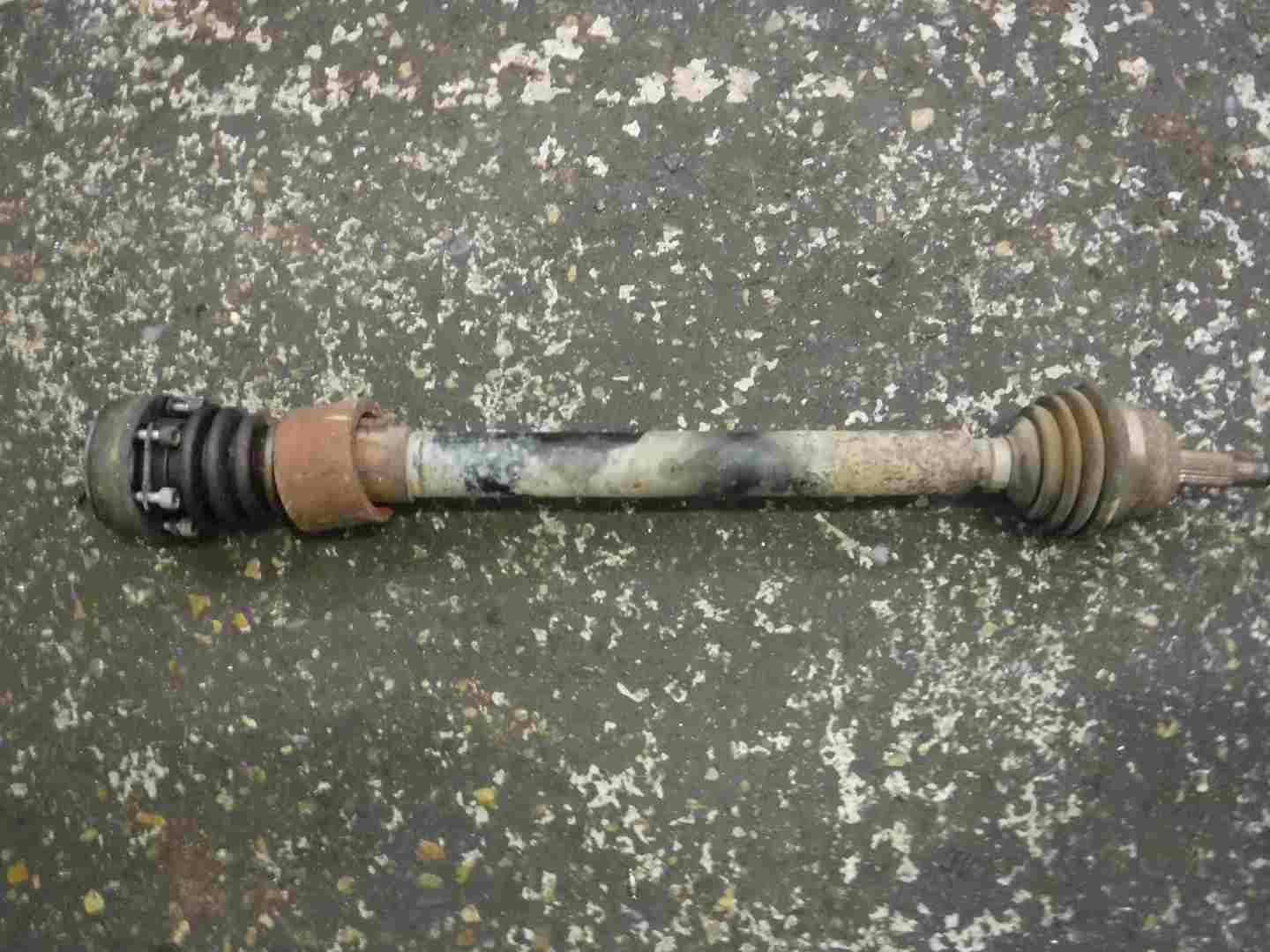 Volkswagen Caddy 1996-2004 1.9 sDi Drivers OSF Front Driveshaft