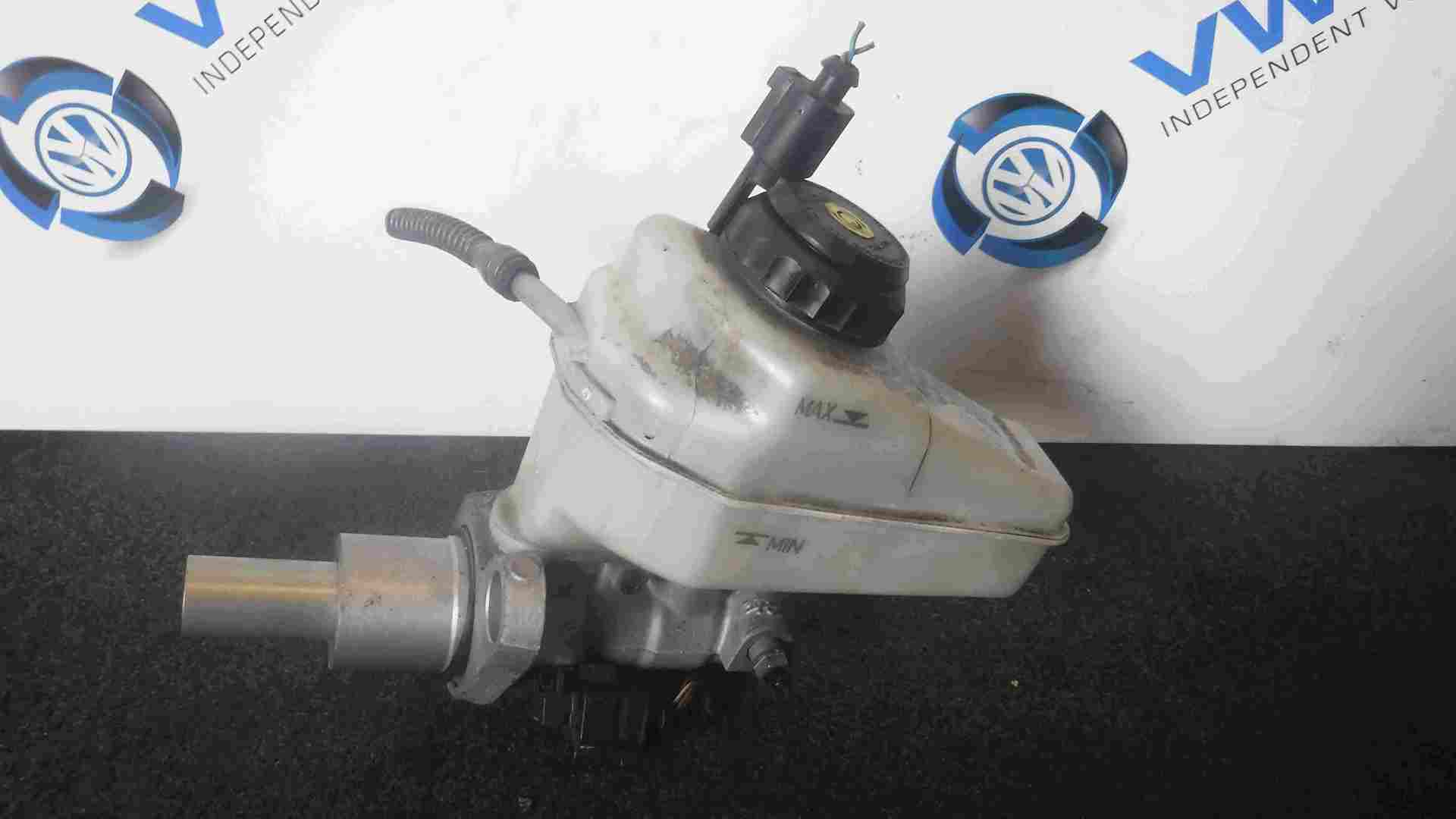 Volkswagen EOS 2005-2016 2.0 TSI Brake Master Cylinder   Bottle 1K0945459A