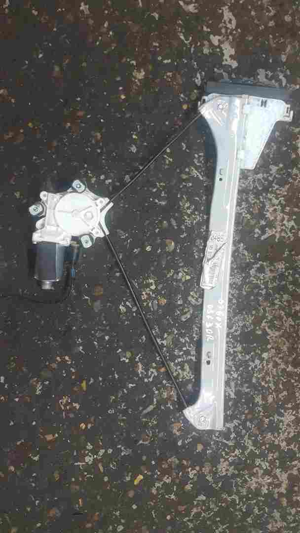 Volkswagen Fox 20052011 Drivers OSF Front Window Motor 20 Regulator