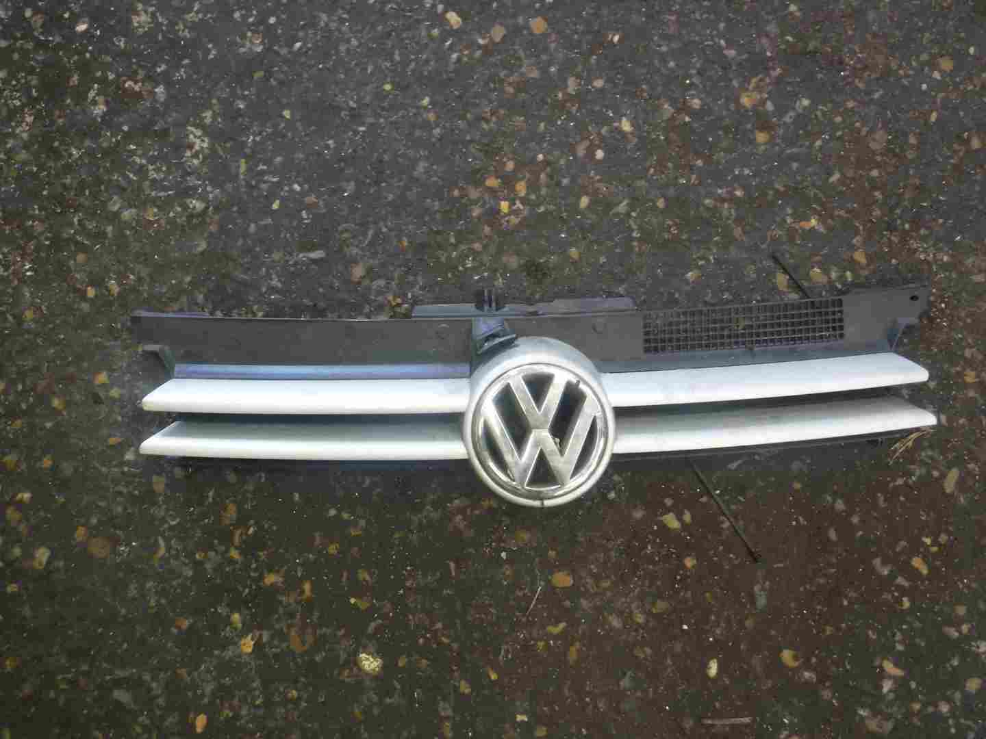 Volkswagen Golf Estate MK4 1997-2004 Front Bumper Grill Insert Silver LB7Z