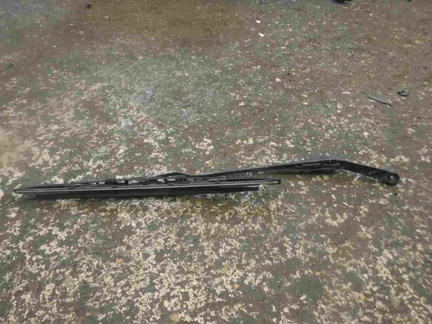 Volkswagen Golf MK3 1991-1999 Drivers OSF Front Wiper Arm 1H2955410B