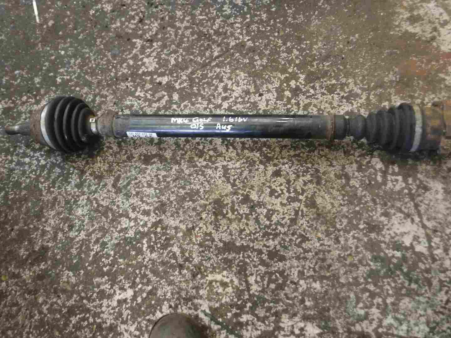 Volkswagen Golf MK4 1997-2004 1.6 16v Drivers OSF Front Driveshaft AUS