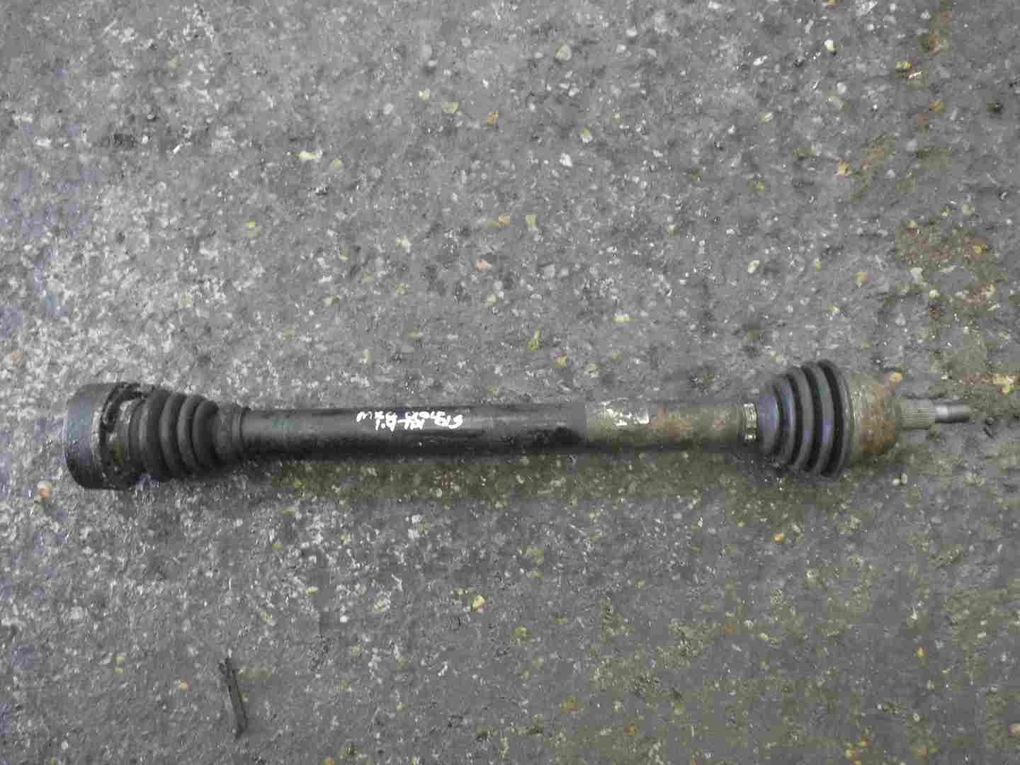 Volkswagen Golf MK4 1997-2004 1.9 tDi Drivers OSF Front Driveshaft 1J0407272GD