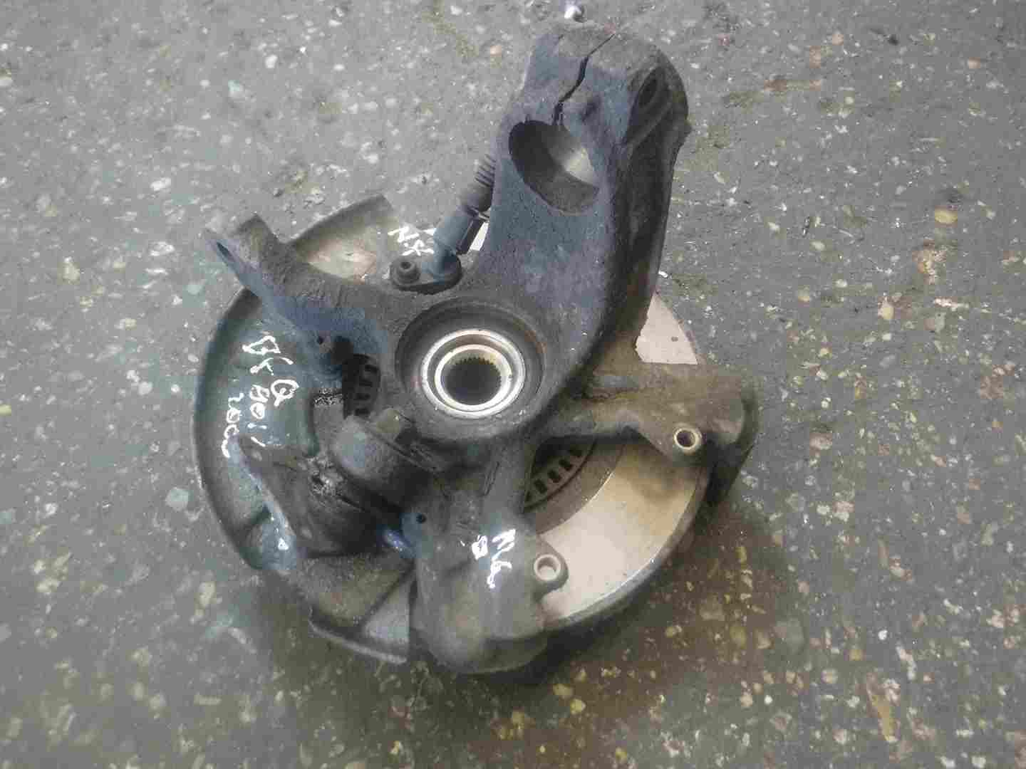 Volkswagen Golf MK4 1997-2004 2.0 8v Passenger NSF Front Wheel Hub Auto