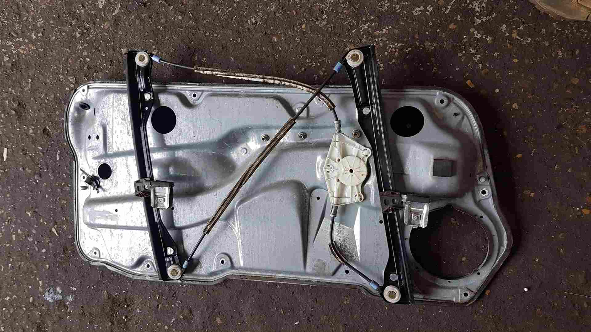Volkswagen Golf MK4 1997-2004 Drivers OSF Front Window Regulator 3Door
