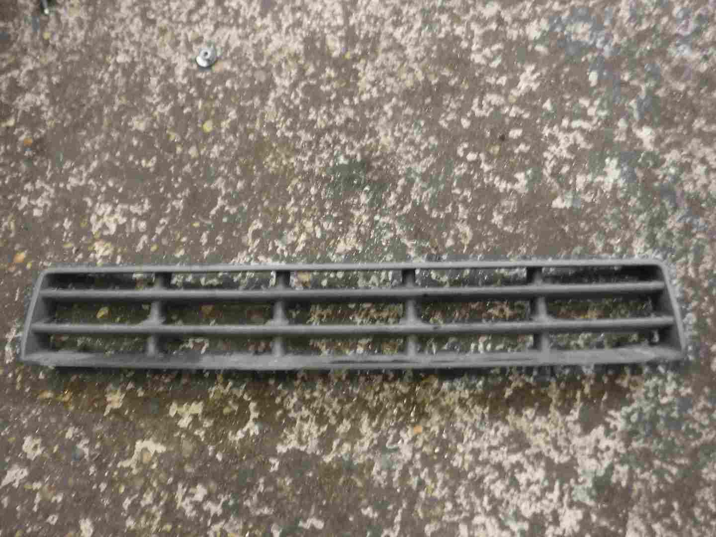 Volkswagen Golf MK4 1997-2004 Front Bumper Centre Grill Grille Insert 1j0853677d