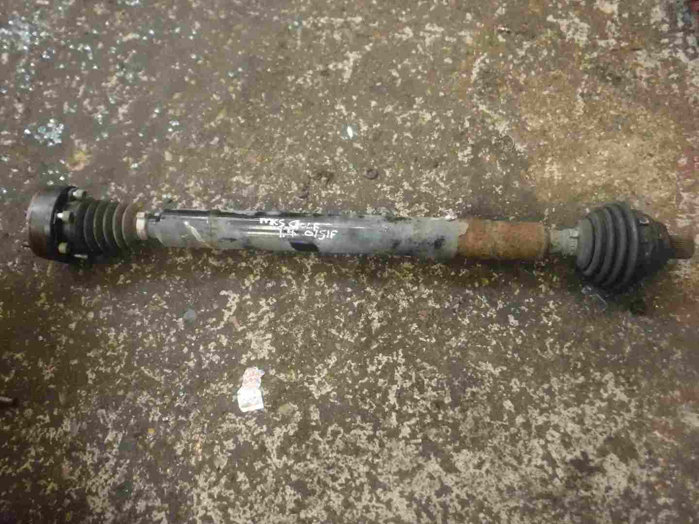Volkswagen Golf MK5 2003-2009 1.4 16v Drivers OSF Front Driveshaft