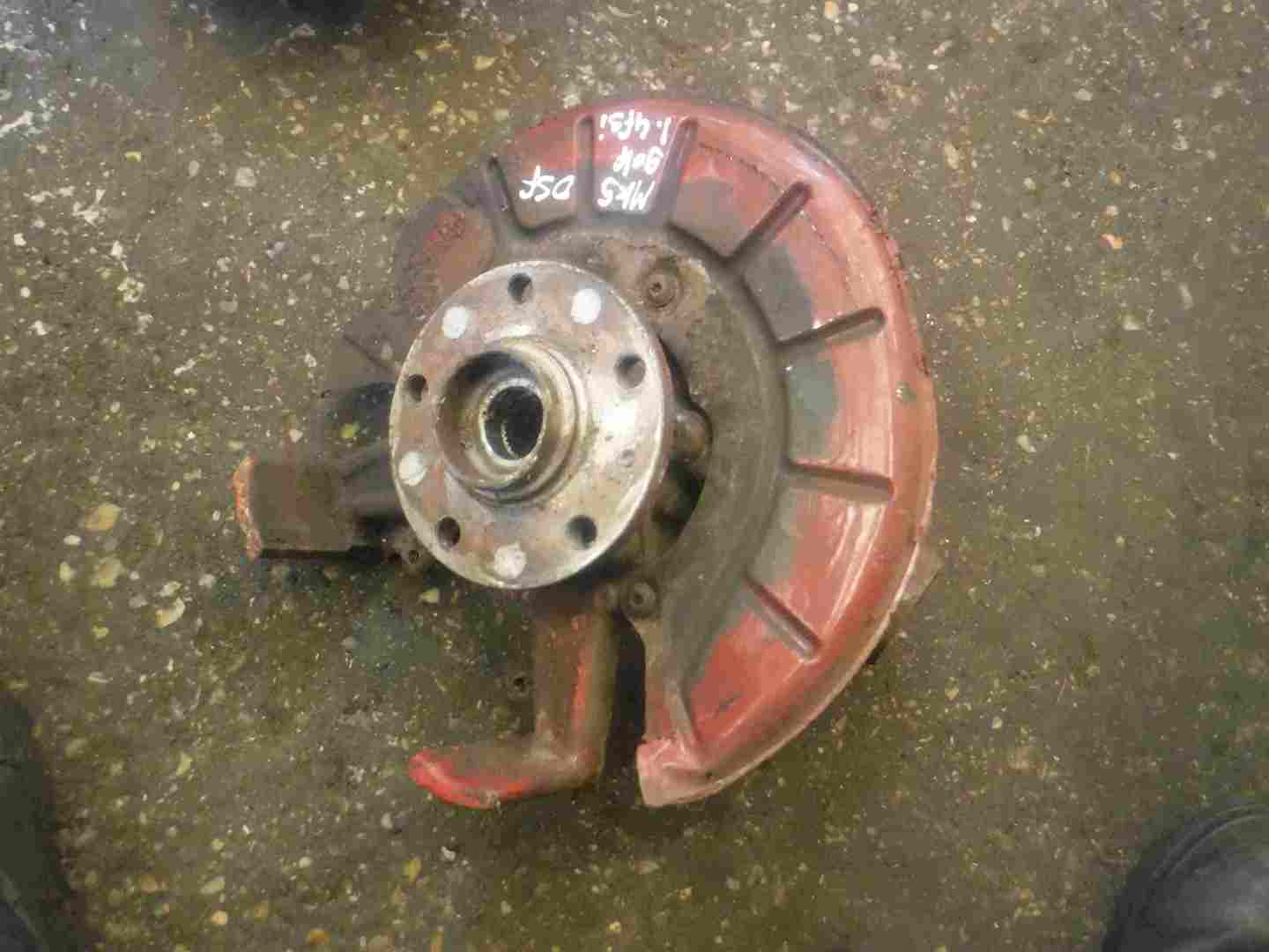 Volkswagen Golf MK5 2003-2009 1.4 FSi Drivers OSF Front Wheel Hub
