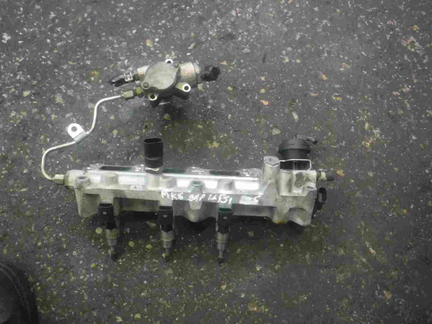 Volkswagen Golf MK5 2003-2009 1.6 FSi Fuel Injectors + Rail