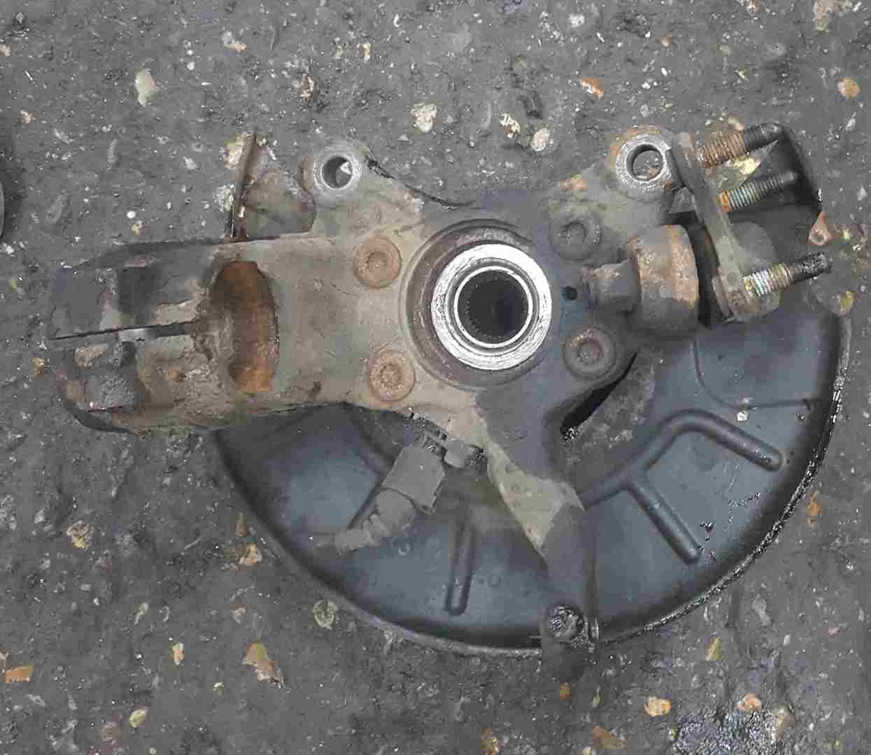 Volkswagen Golf MK5 2003-2009 2.0 FSi Passenger NSF Front Wheel Hub AWX