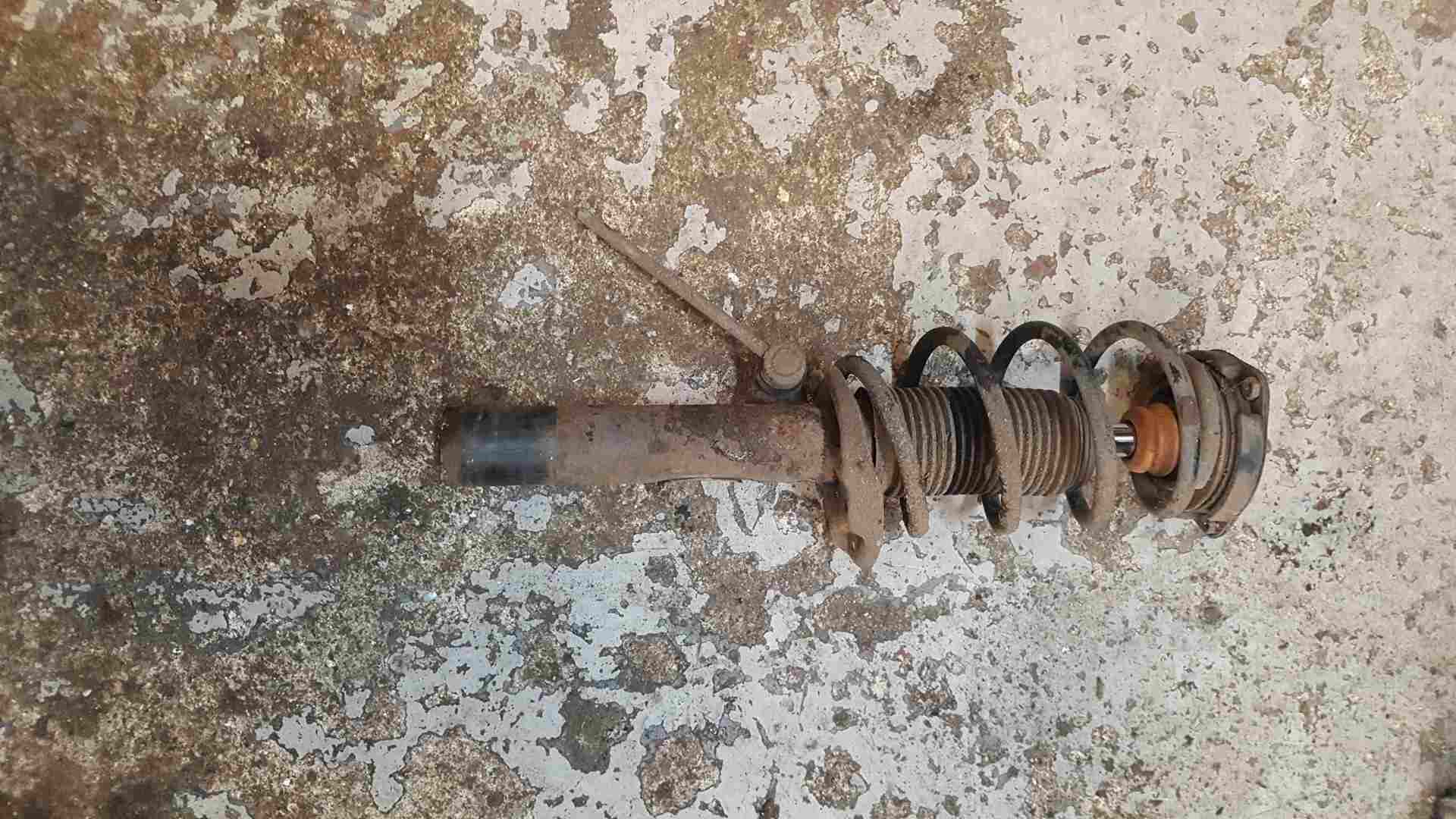 Volkswagen Golf MK5 2003-2009 2.0 TDi Drivers OSF Front Spring Leg Strut