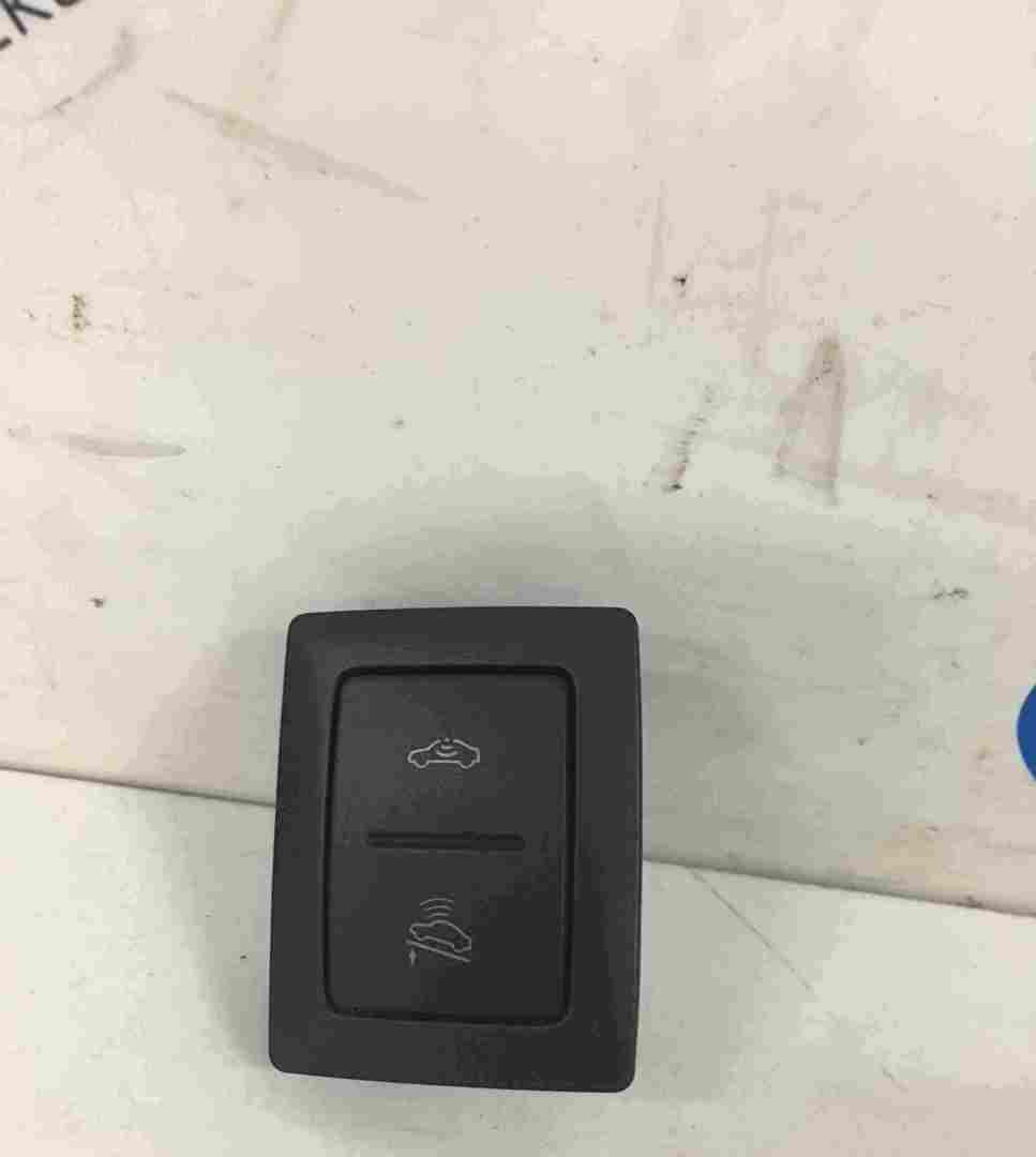 Volkswagen Golf MK5 2003-2009 Anti Alarm Theft Switch Button 1K0962109