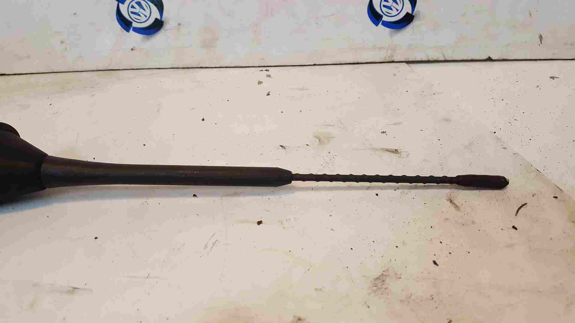Volkswagen Golf MK5 2003-2009 Ariel Aerial Antenna 1K0035501 + Golf Plus
