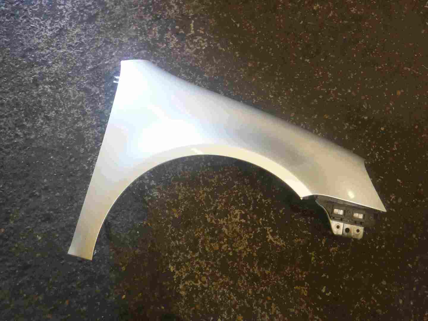 Volkswagen Golf MK5 2003-2009 Drivers OS Wing Silver LA7W