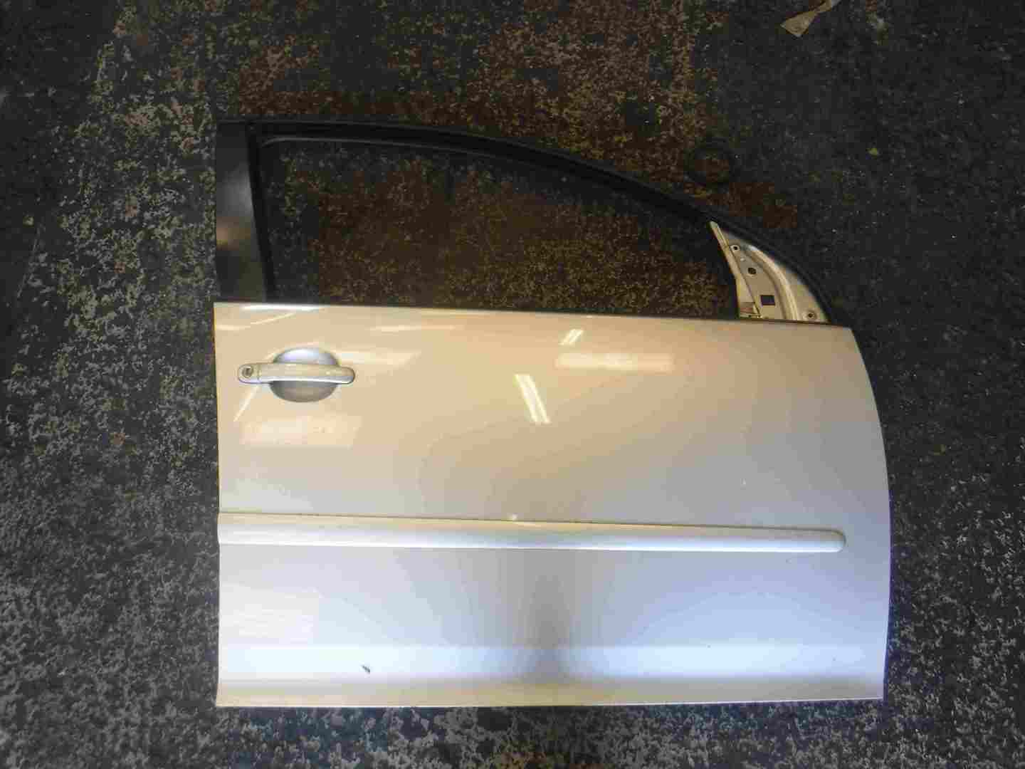 Volkswagen Golf MK5 2003-2009 Drivers OSF Front Door Silver LA7W 5DR