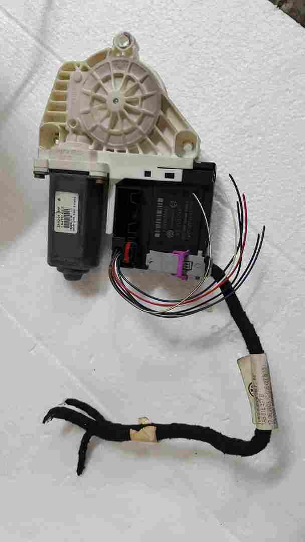 Volkswagen Golf MK5 2003-2009 Drivers OSF Front Window Motor 1K0959793C