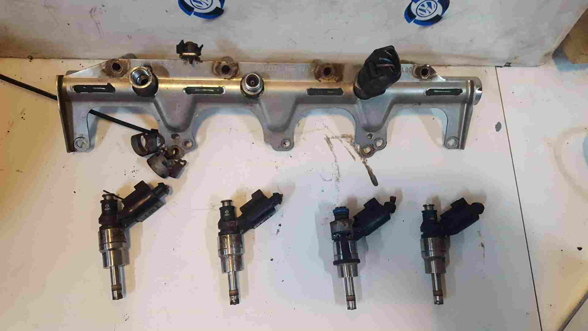 Volkswagen Golf MK5 2003-2009 GTI 2.0 TFSI Fuel Injectors X4 + Rail AXX