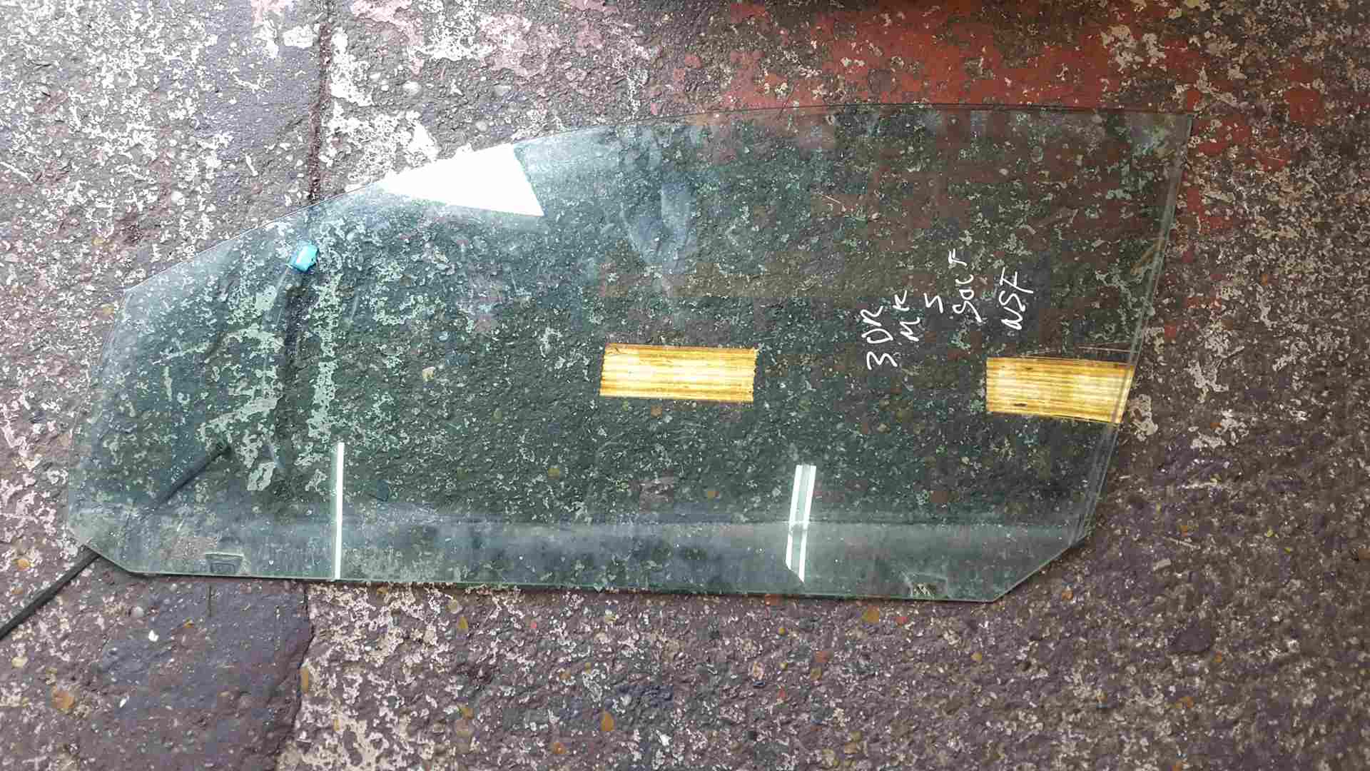 Volkswagen Golf MK5 2003-2009 Passenger NSF Front Window Glass 3Dr