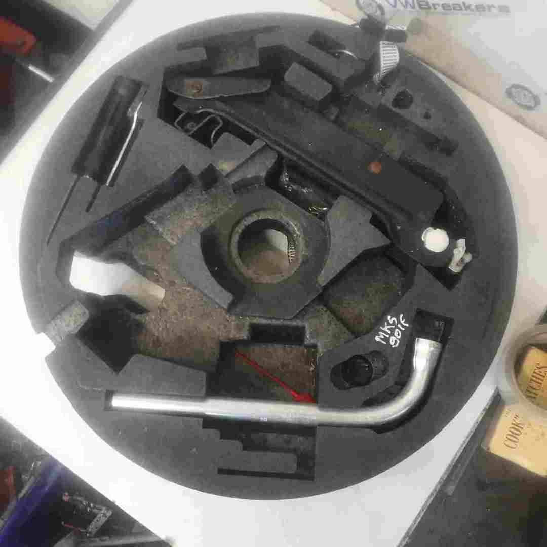 Volkswagen Golf MK5 2003-2009 Spare Wheel Jack Set