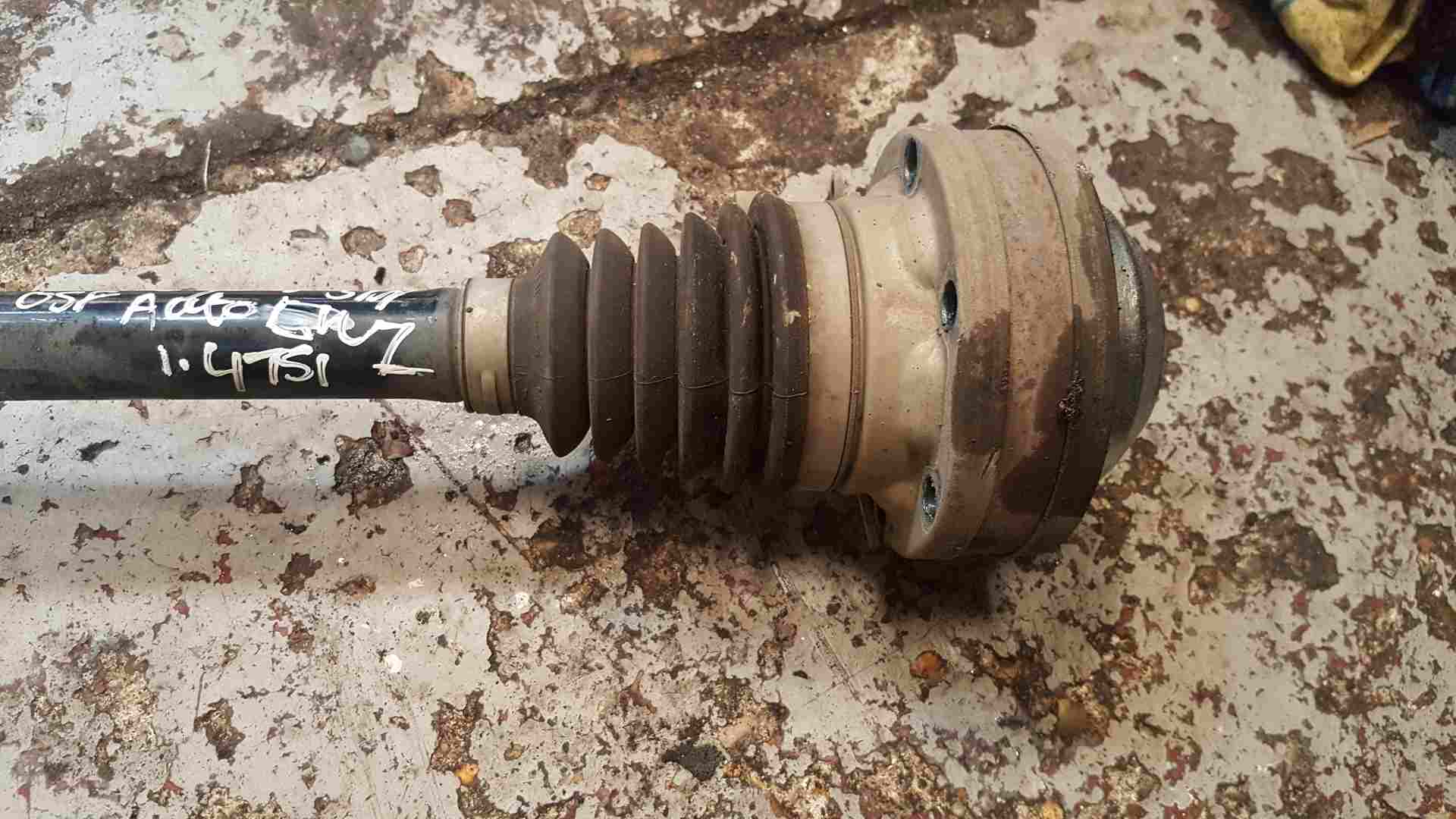 Volkswagen Golf MK6 2009-2012 1.4 TSI Passenger NSF Front Driveshaft 1K0407271jj