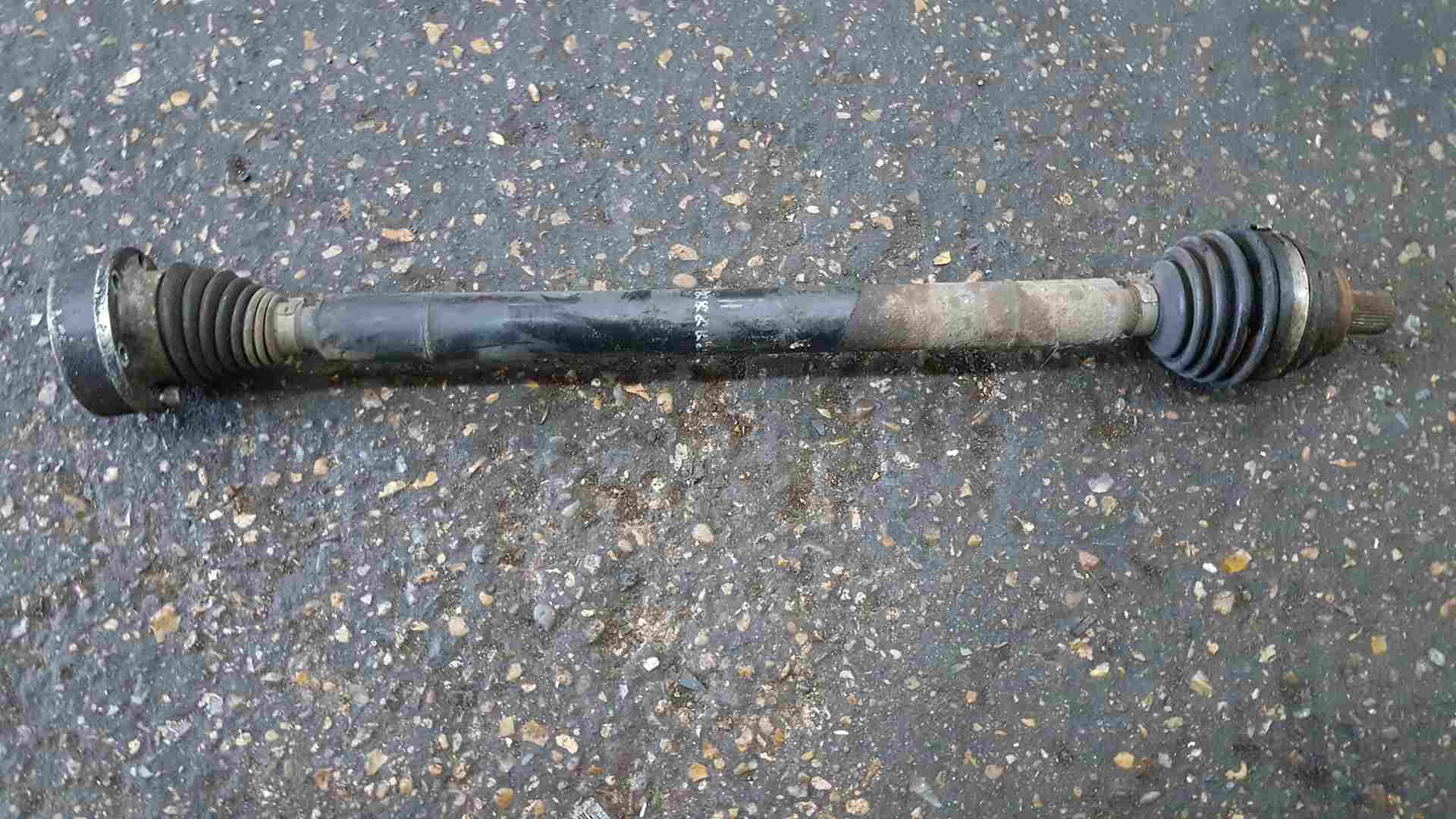 Volkswagen Golf MK6 2009-2012 1.6 TDI Drivers OSF Front Driveshaft Manual 