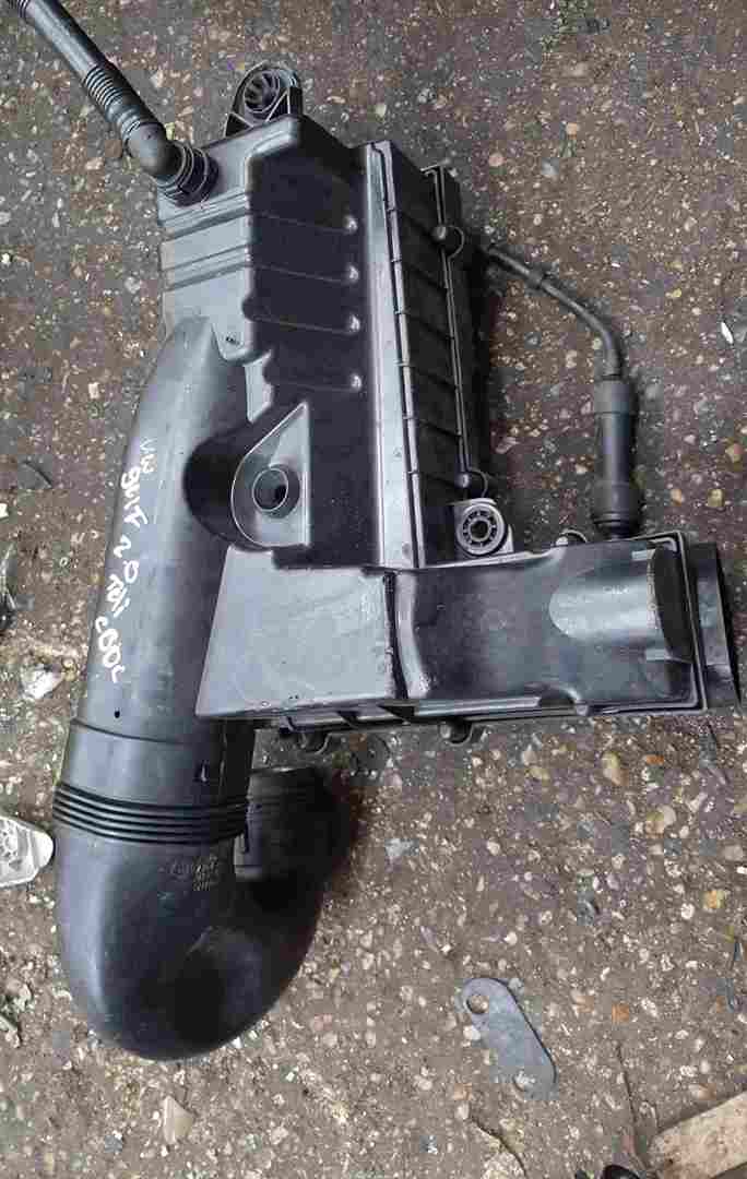 Volkswagen Golf MK6 2009-2012 2.0 TDi Airbox Filter Housing CBDC 3C0129607AS
