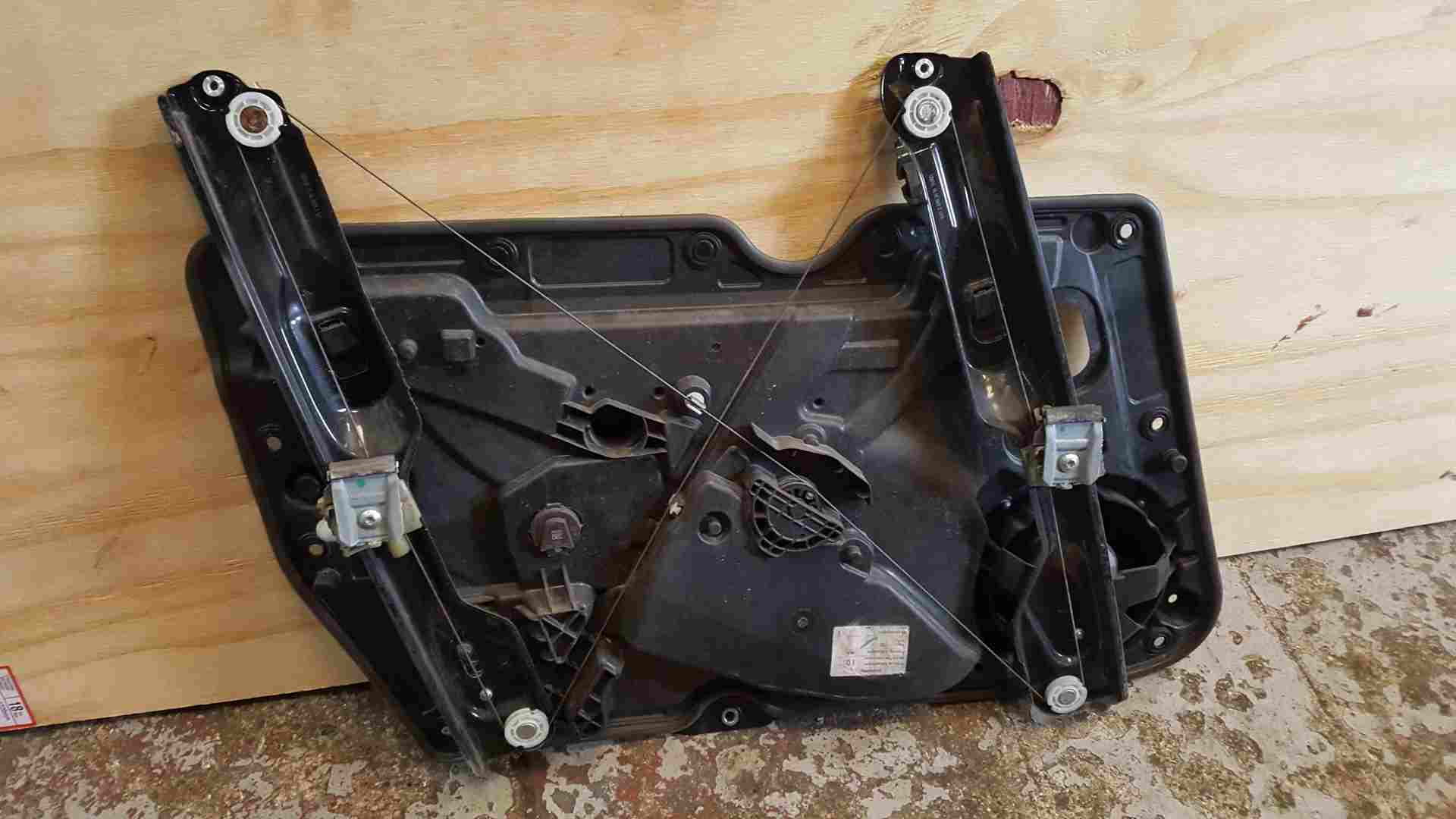 Volkswagen Golf MK6 2009-2012 Drivers OSF Front Window Regulator 5dr 5K0959701B