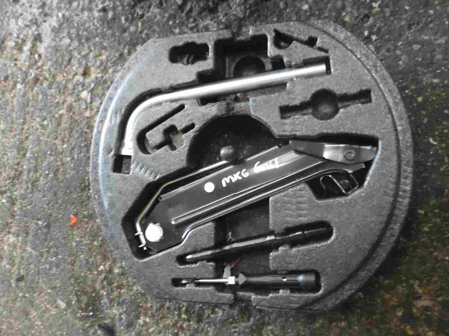 Volkswagen Golf MK6 2009-2012 Jack Set