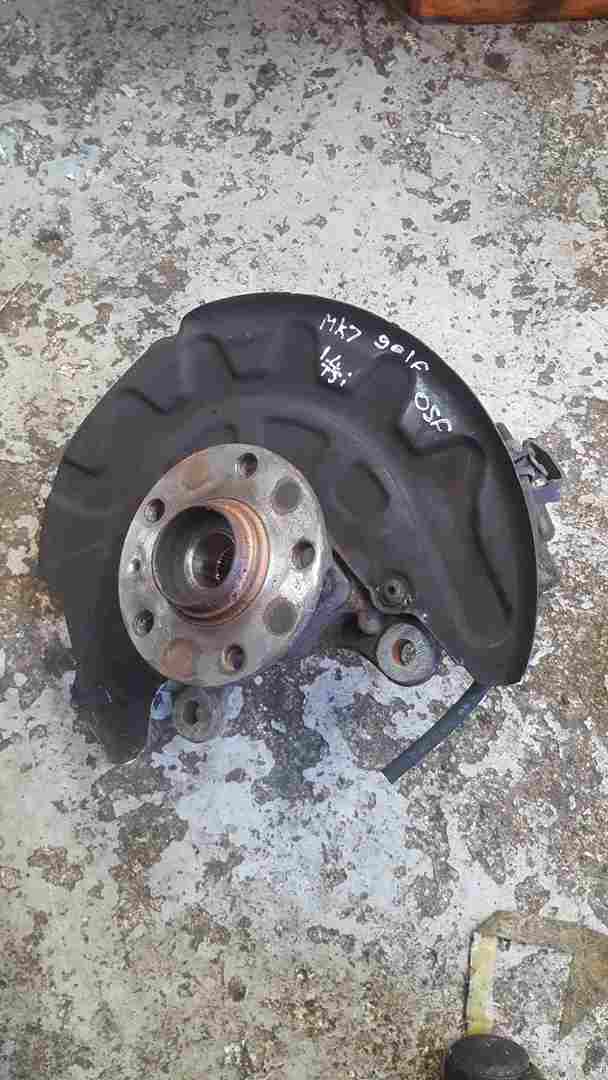 Volkswagen Golf MK7 2012-2017 1.4 TSi Drivers OSF Front Wheel Hub