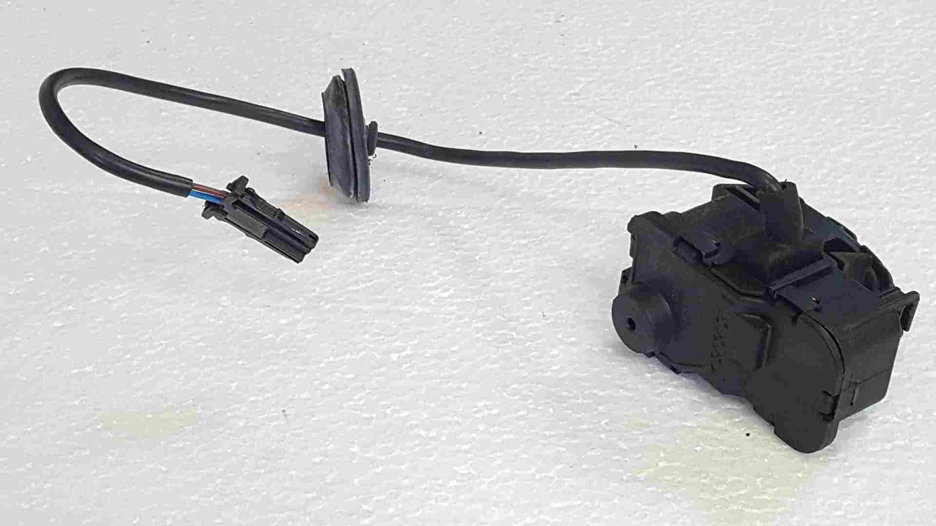 Volkswagen Golf MK7 2012-2017 Fuel Flap Door Throttle Actuator Opener 5C6810773H