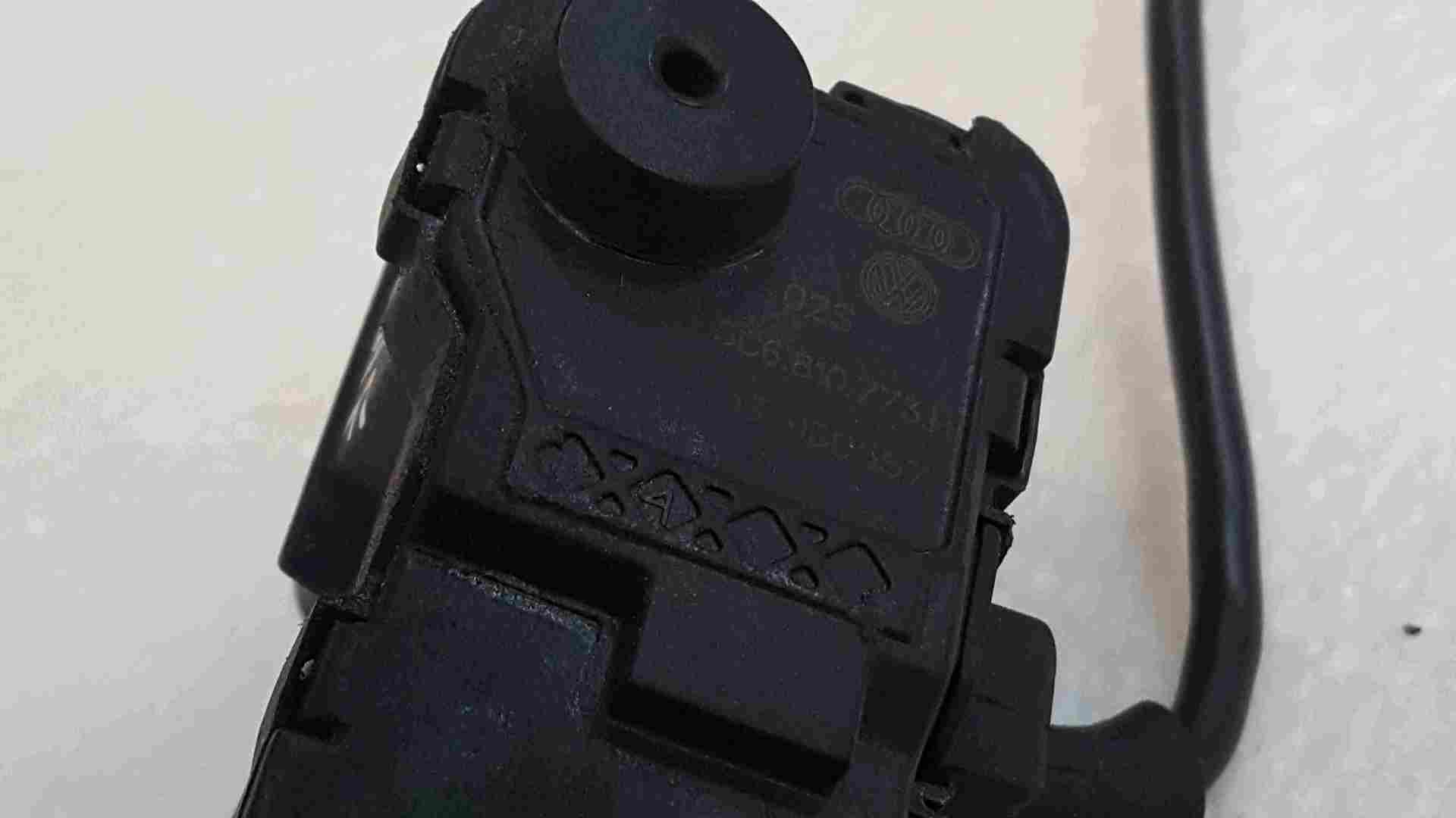 Volkswagen Golf MK7 2012-2017 Fuel Flap Door Throttle Actuator Opener 5C6810773H