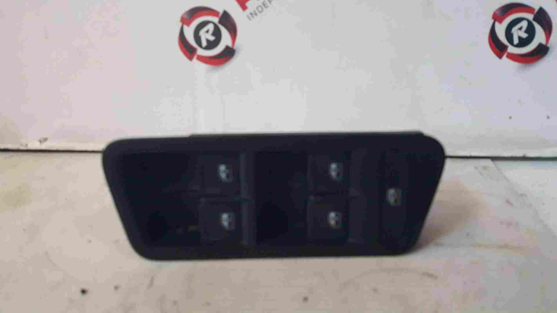 Volkswagen Golf MK7 2017-2020 Drivers OSF Front Window Switch Panel + Surround