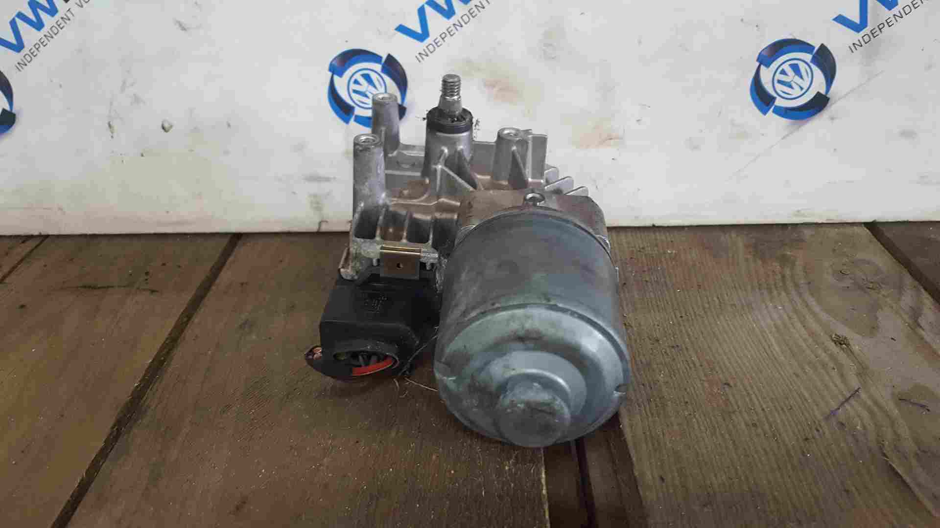 Volkswagen Golf Plus MK5 2003-2009 Drivers OSF Front Windscreen Wiper Motor