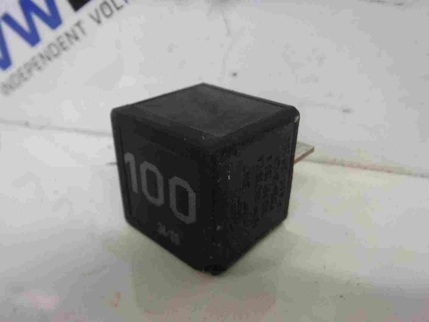 Volkswagen Golf Polo Lupo Touareg Passat Relay 7M0951255