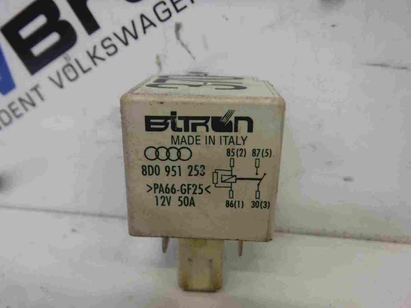 Volkswagen Golf Polo Lupo Touareg Passat Relay 8D0951253