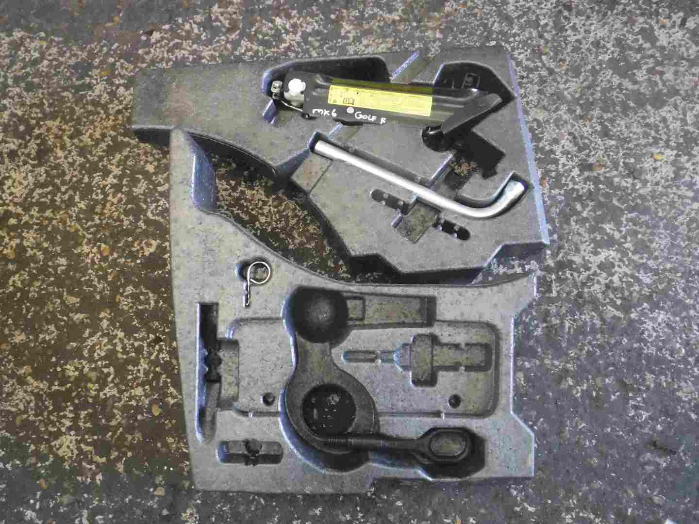 Volkswagen Golf R 2009-2012 R line Spare Wheel Jack Set