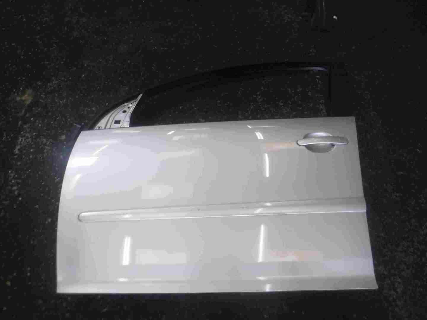Volkswagen MK5 Golf 2003-2009 Passenger NSF Front Door Silver LA7W 5dr
