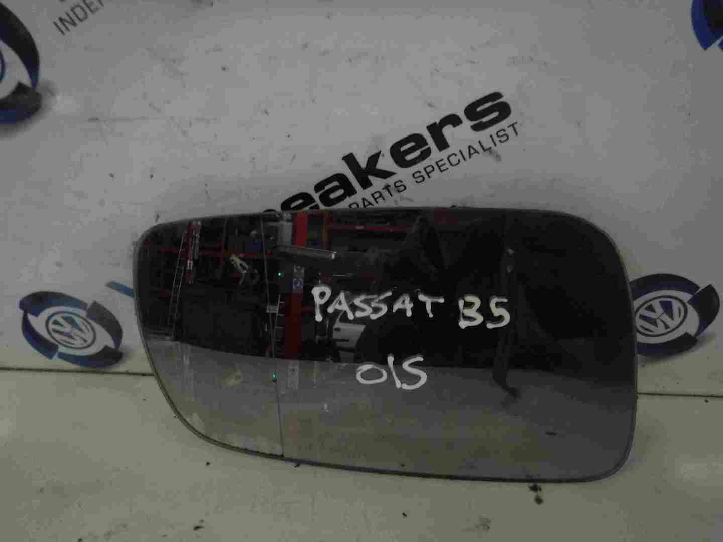Volkswagen Passat 1996-2000 B5 Drivers OS Wing Mirror Glass