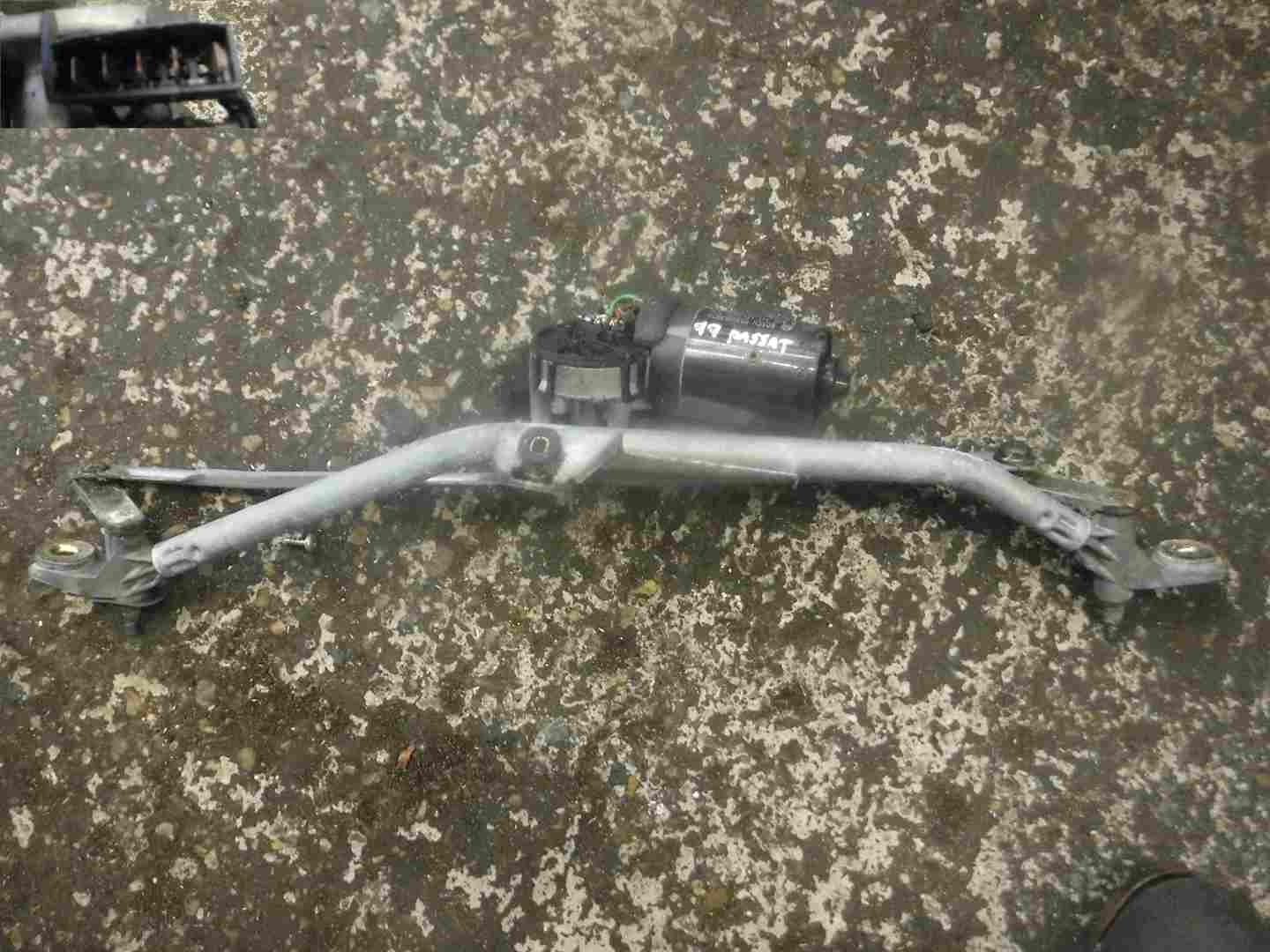 Volkswagen Passat 1996-2000 B5 Front Window Wiper Motor  Linkage