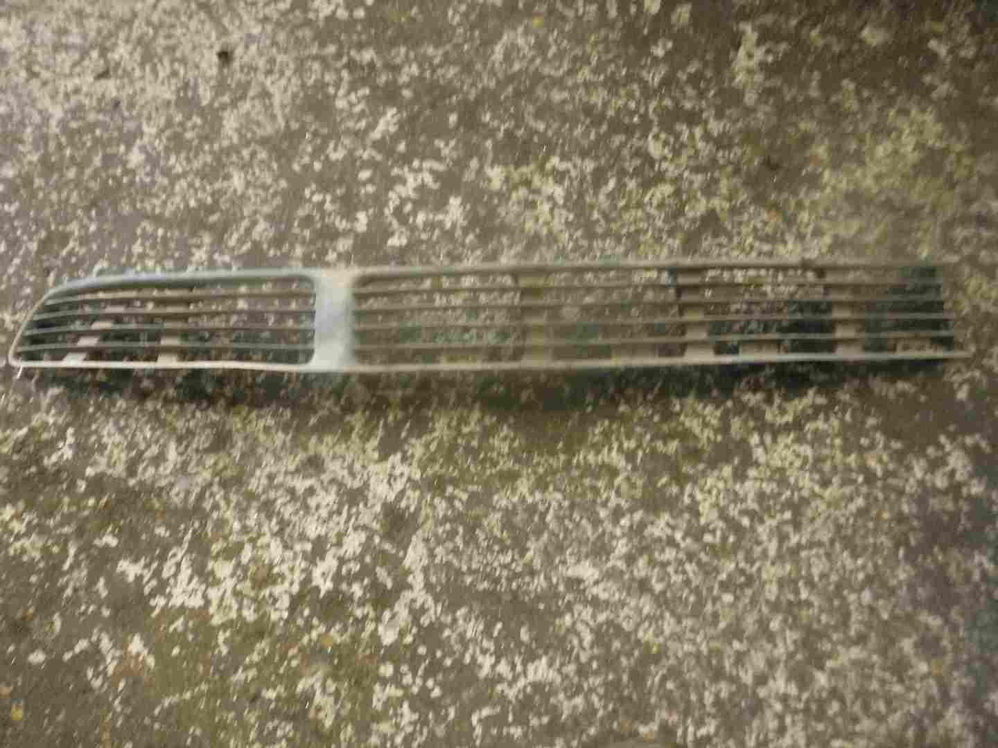 Volkswagen Passat 1996-2000 B5 Passenger NS Centre Bumper Grill Front