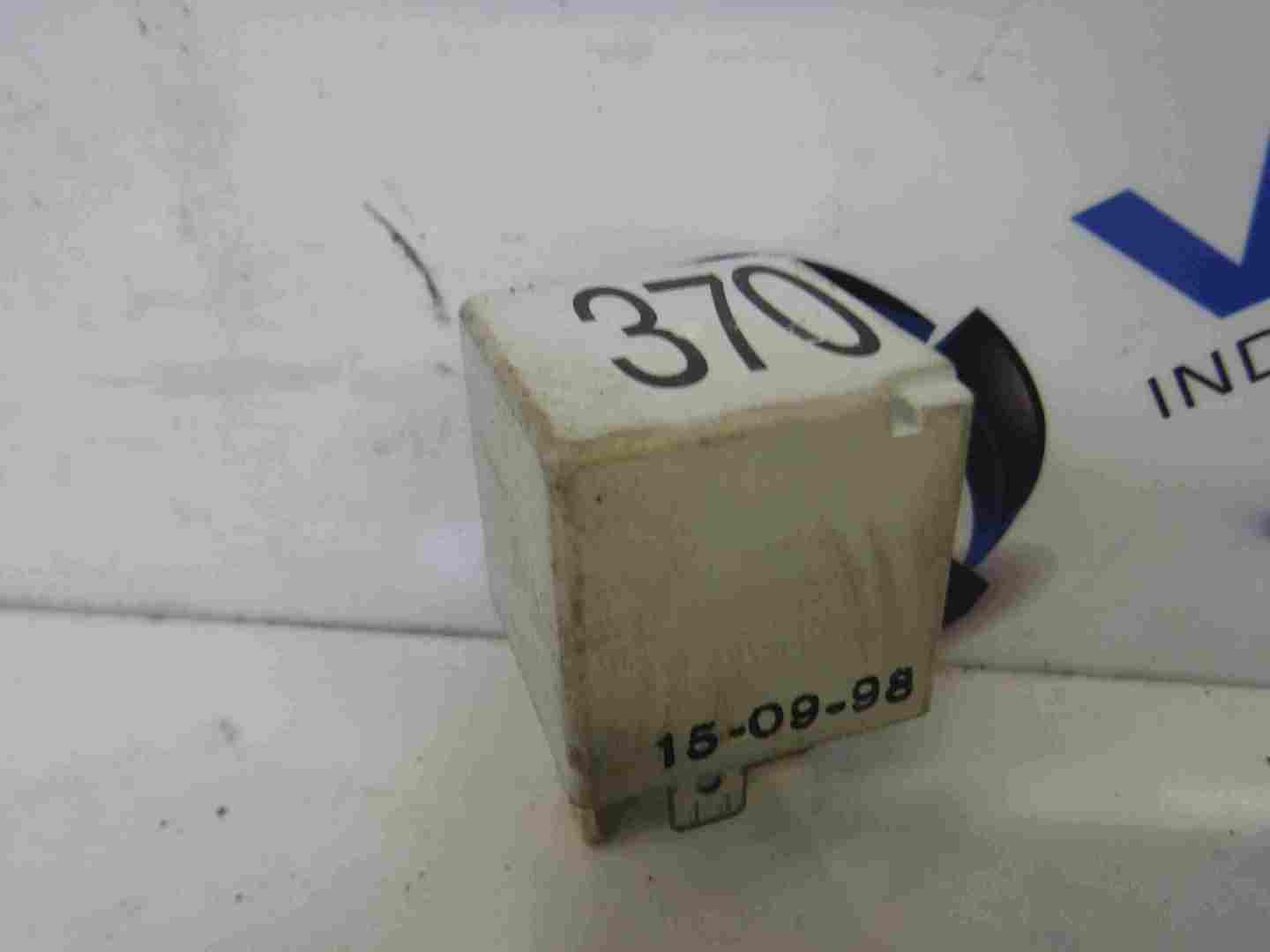 Volkswagen Passat 1996-2000 Grey Relay 8D0951253