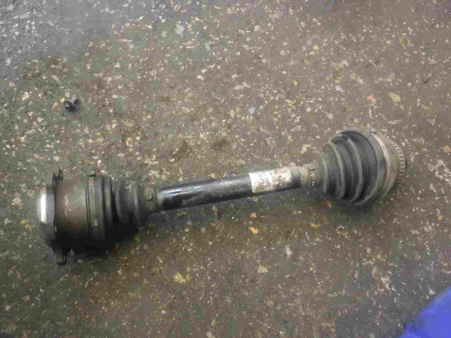 Volkswagen Passat B5.5 2001-2005 2.3 V5 Drivers OSF Front Driveshaft 8D0407272ED